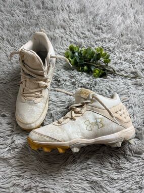 UNDER ARMOUR MEN'S UA HARPER 8 MID RM BASEBALL CLEATS size 7.5